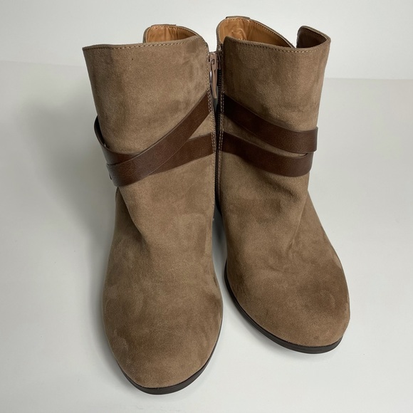 Torrid Like New Taupe Booties Cross Straps 9 Wide - Picture 5 of 10